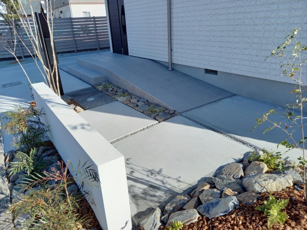 アプローチとバリアフリースロープ