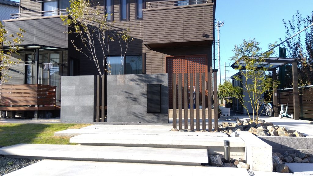 流行りの浮き階段　抜け感