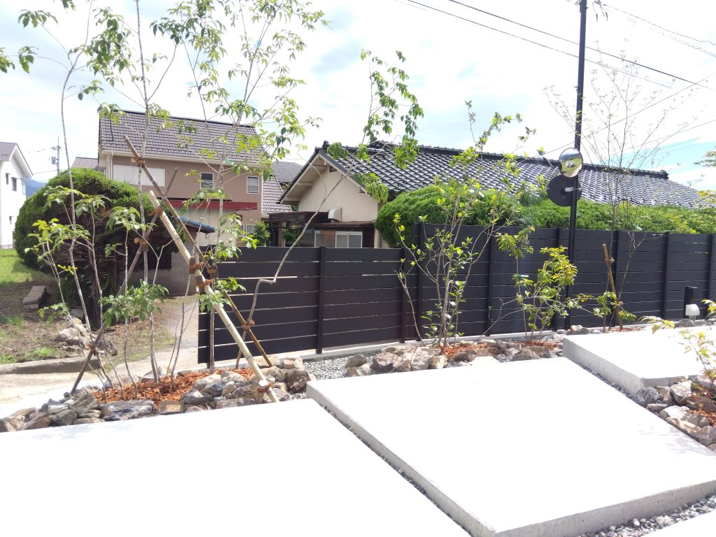 スタイリッシュな雑木植栽