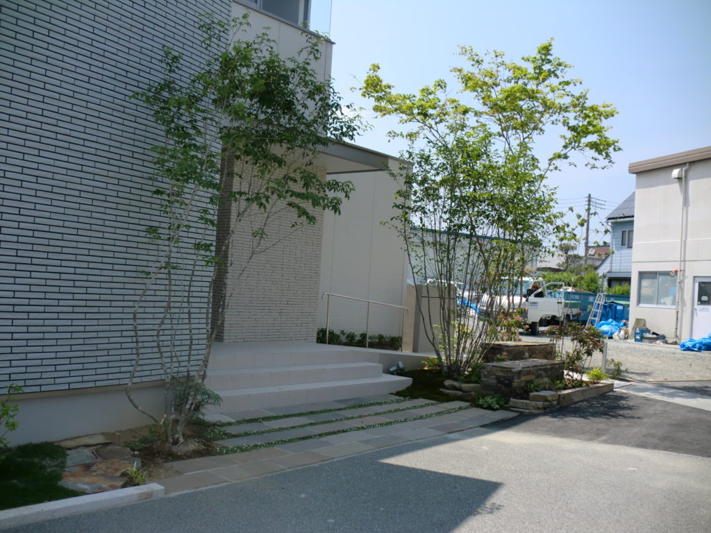 トヨタホームの重厚感に調和する「自然素材」