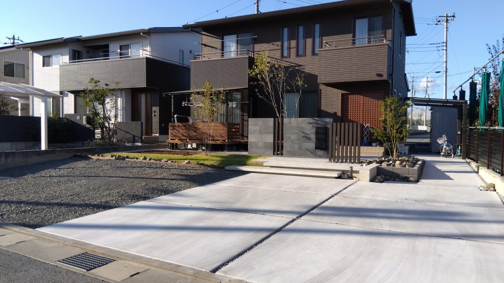 割栗石を活かしたナチュラルな施工例