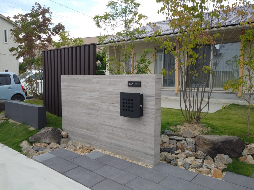 タイルエントランス
タカショー　タイル