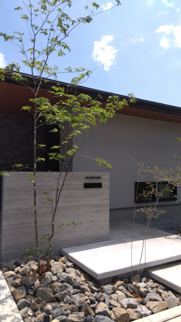 影の移ろいで季節の変化が見えます。