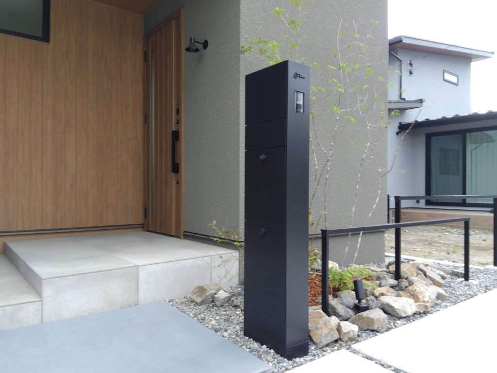 LIXIL機能門柱を中心としたスマートな門まわり