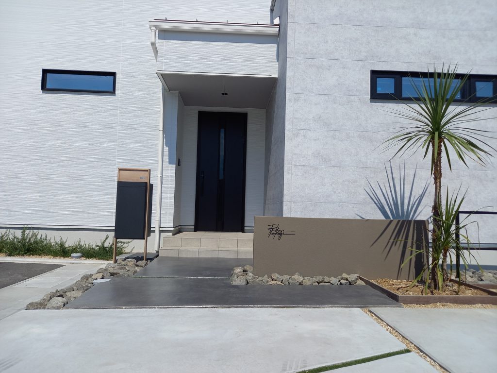 LIXIL機能門柱とローウォール