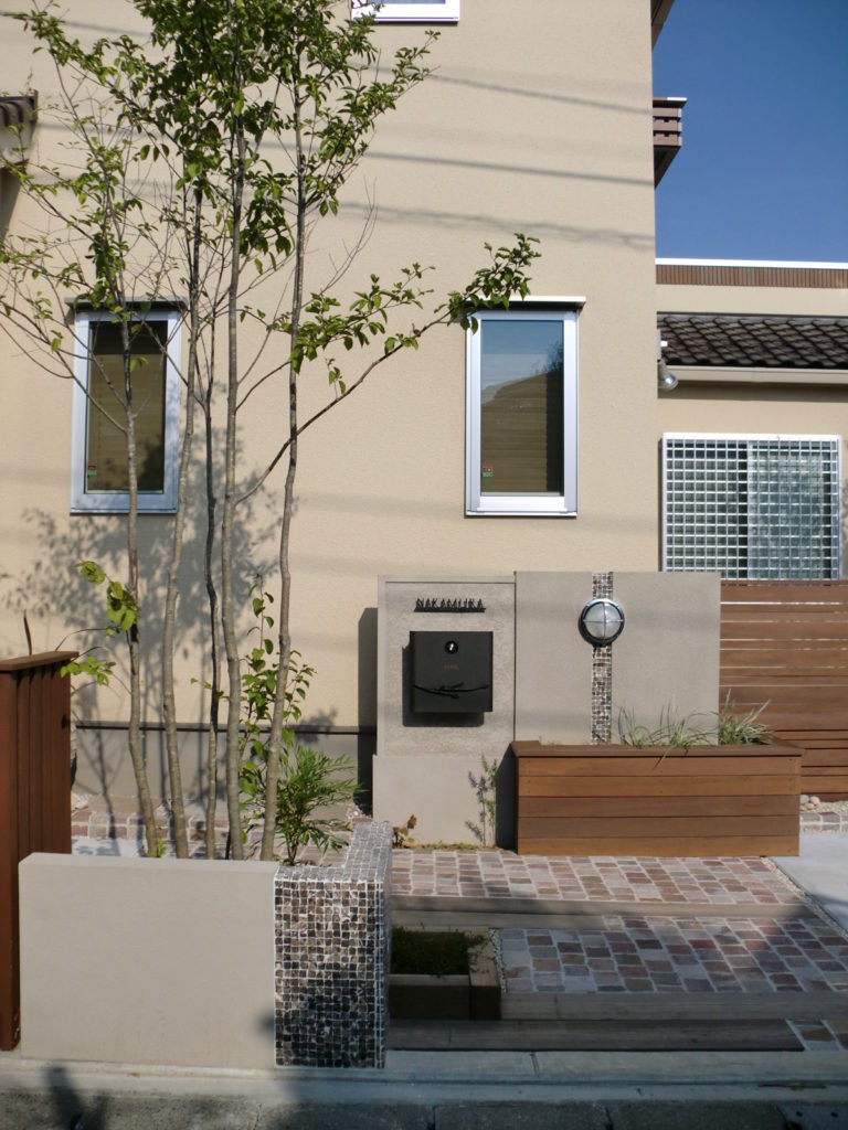 安らぎの「ナチュラルモダン」な外構デザイン