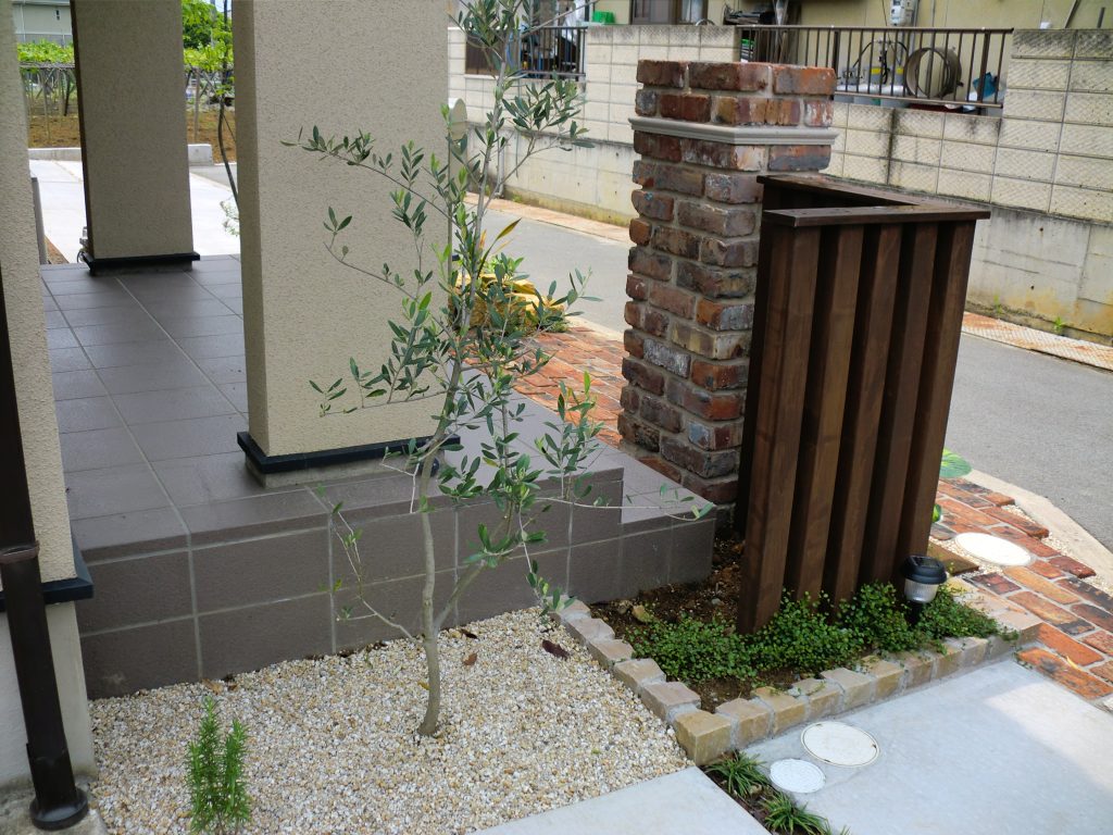 経年変化を楽しむ、素材を活かした庭づくり